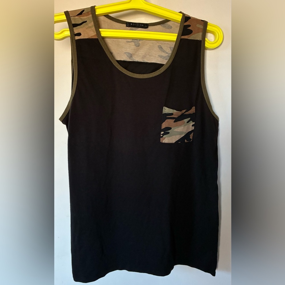 Epitome- Black Muscle Tee with front pockets Camouflage Accents Sz Large